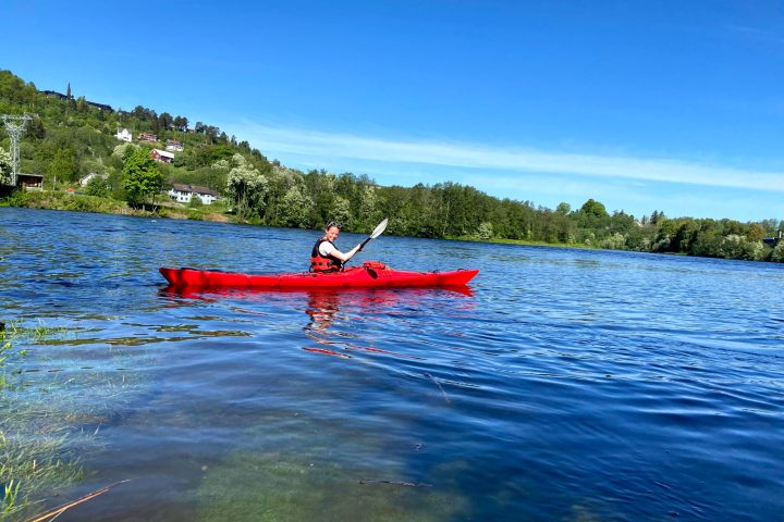 a small boat in a body of water